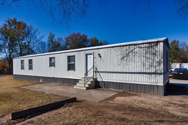 Building Photo - 415 W Limestone Rd