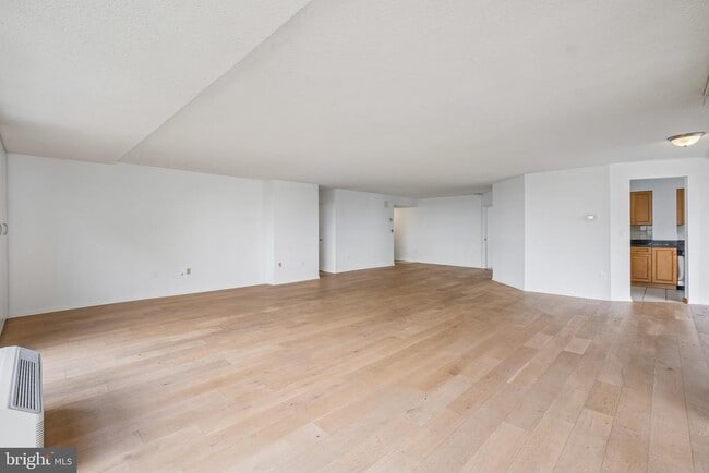 233 S 6th St Unit 907O