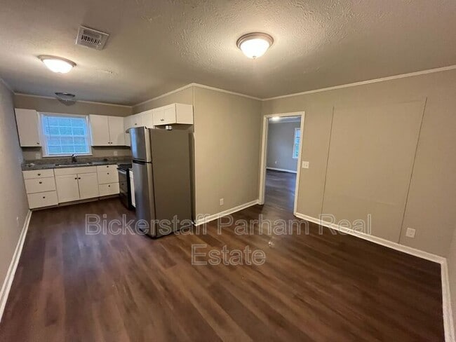 Photo - 403 Raintree St