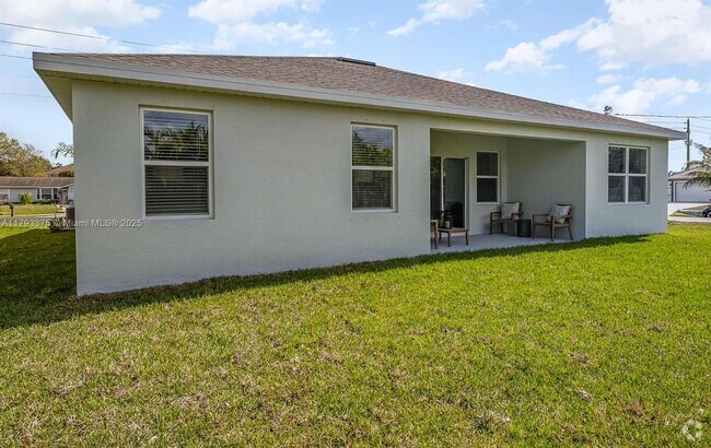 Building Photo - 4602 SW Obelisk St Rental