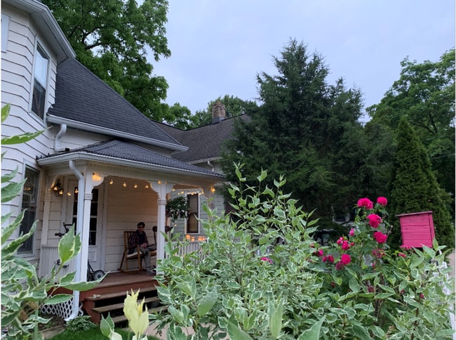 Photo - 402 Rogers St