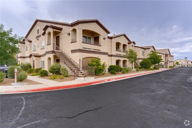 Building Photo - 2291 W Horizon Ridge Pkwy Unit 10259 Rental