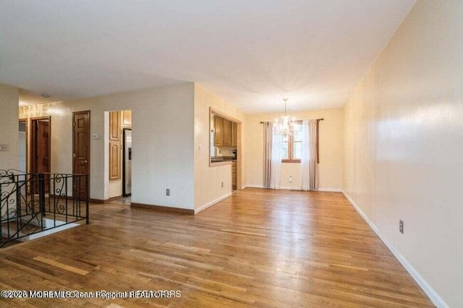 Photo - 37 Pine Tree Dr