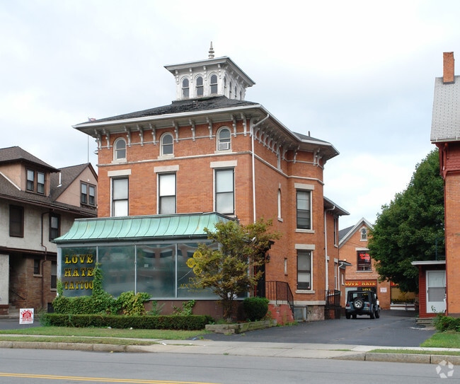 Photo - 217 Alexander St