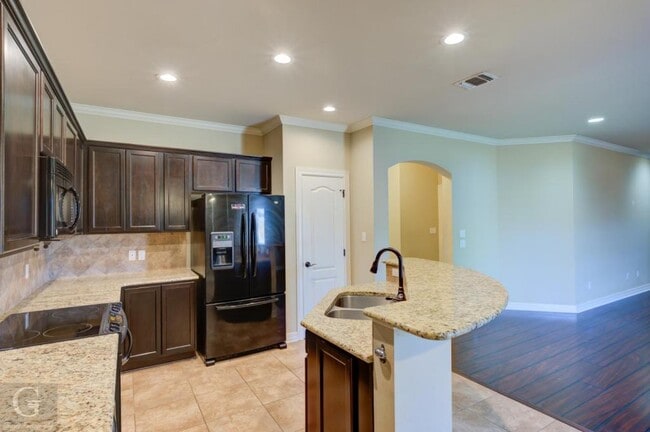 Photo - 506 Linnhurst Dr