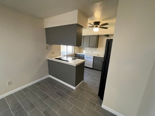 Photo - Cute 2 bedroom 2 bath Condo for RENT in Four Palms Condominium Complex