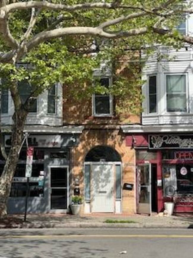 Photo - Renovated 3BR (or 2BR + Office) in East Rock w/ In-Unit Laundry – Near Yale SOM Unidad 2L