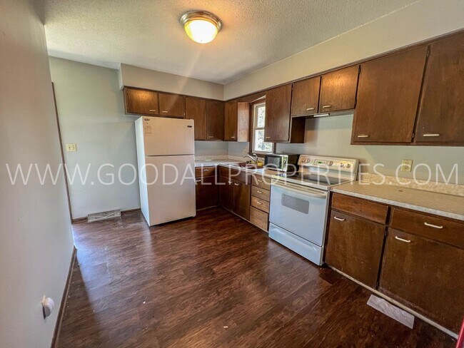 Photo - Great 2 bedroom 1 bath with basement Duple...