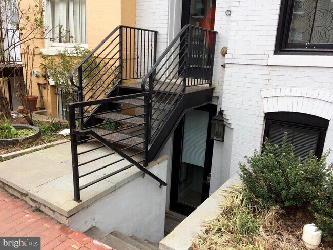 Photo - 2298 Champlain St NW Unit A