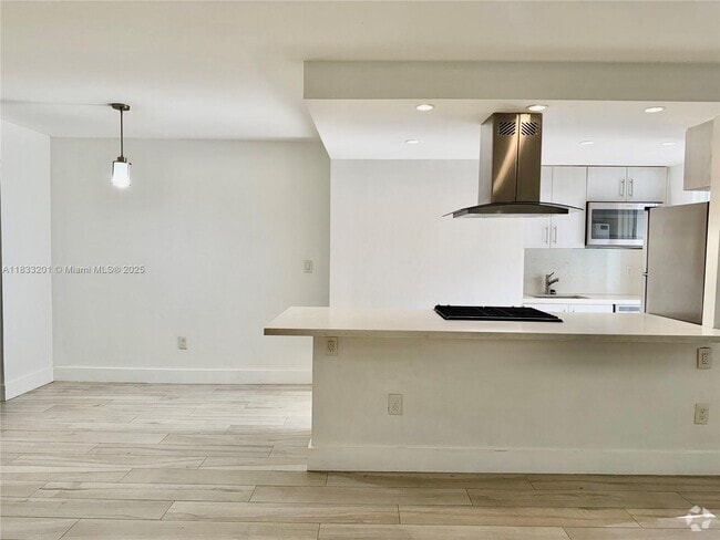 Building Photo - 1698 Jefferson Ave Unit 28 Rental
