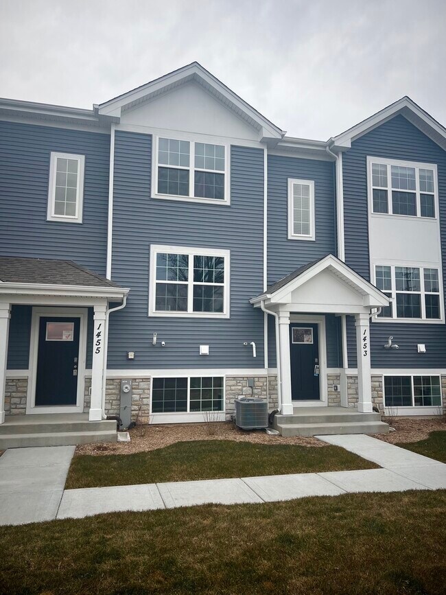 1455 Yosemite Way Townhome Townhome Rental in Pingree Grove IL