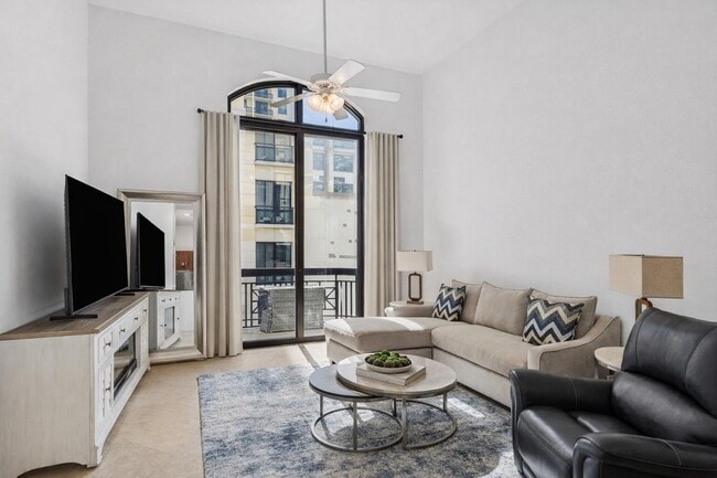 Building Photo - 701 S Olive Ave Unit 305