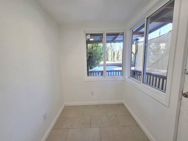 Breakfast nook - 1615 Pennsylvania Ave Unit 1615 Pennsylvania Ave