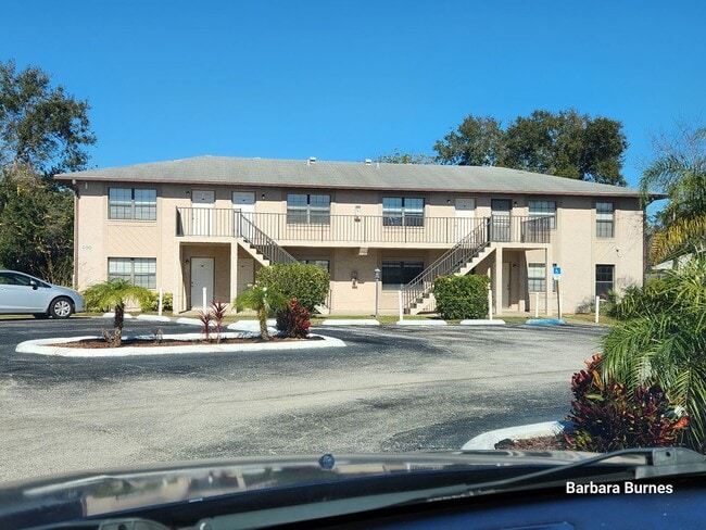 Building Photo - 1 bedroom 1 bath washer /Dryer included Unit 507