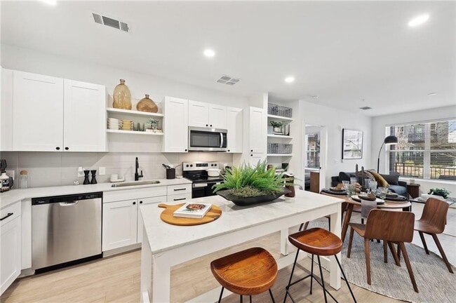 Photo - 2945 Cumberland Mall Unit T-1032