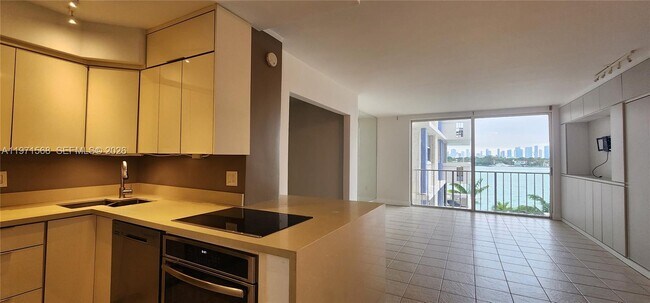 Photo - 800 West Ave Unit 515