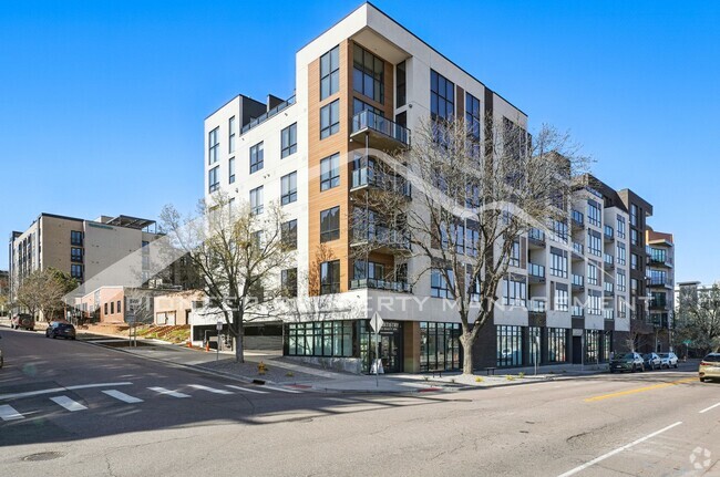 Building Photo - Spacious Condo with Central AC and Parking! Unit 302