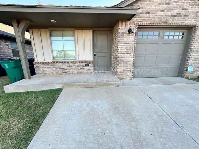 Building Photo - 411 Summit Ridge Dr