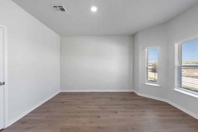 Photo - 1000 Camelia Grv Ct
