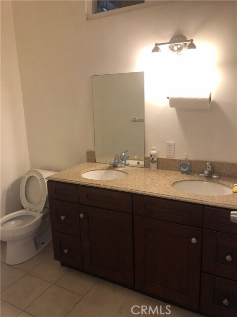 Photo - 318 Metropole Ave