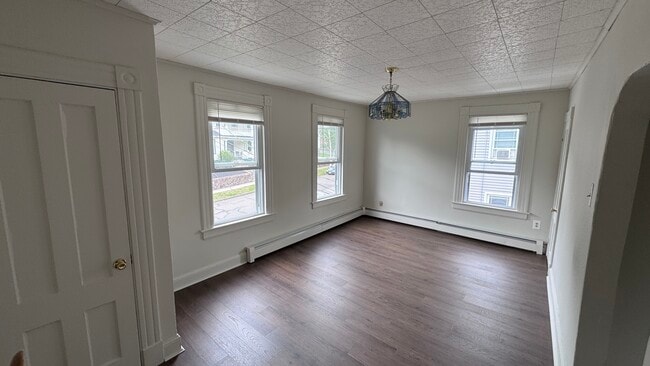 Building Photo - 63 Sylvan Ave Unit 2nd Floor