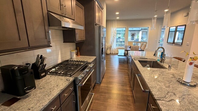 Photo - 540 NE Daisy Walk