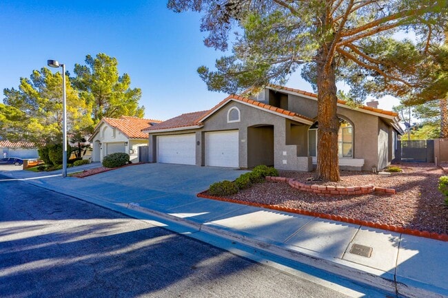 Photo - Single Story, 3 Bedroom, Peccole Ranch Beauty