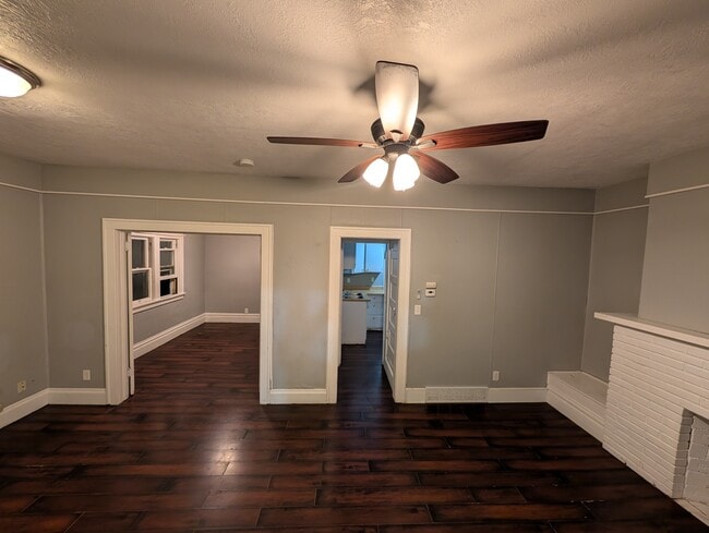 Building Photo - 115 N Covell Ave Unit 1