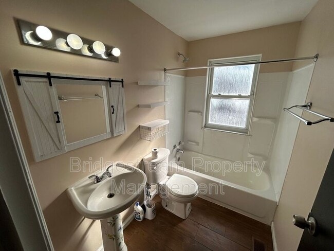 Photo - 1901 Hazel Ave