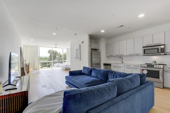 Building Photo - 2906 S 1st St Unit 206 Rental