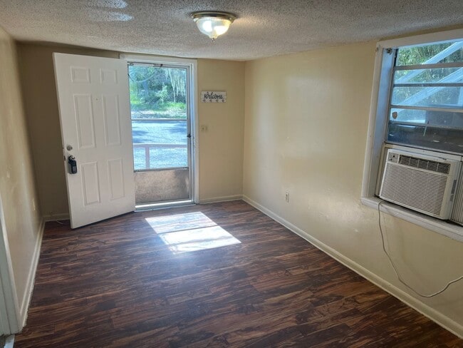 Photo - 1801 Goodyear Ave Unit B