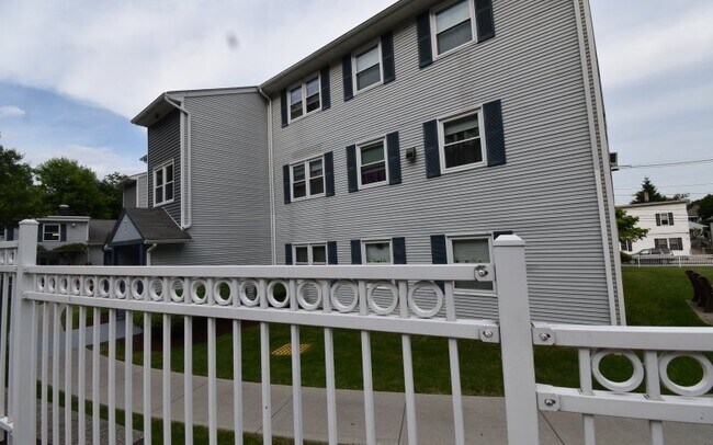 Photo - 825 Plainfield St Unit #825