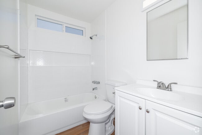 2BR, 1BA - 845SF - Bathroom