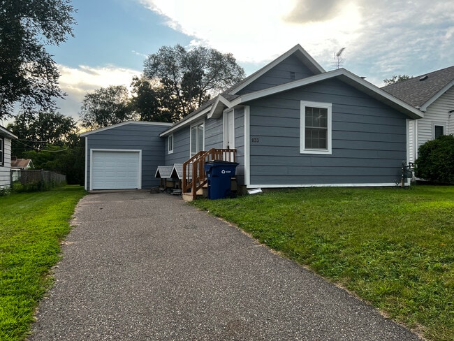 Building Photo - 833 20th Ave N Rental