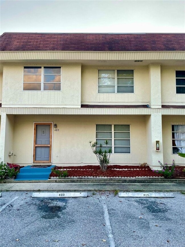 Building Photo - 4/2.5 Condo with beautifully updated kitchen, in Sarasota, location is Ideal!!