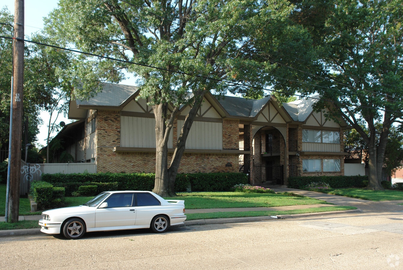 Martel Manor - Martel Manor Apartments