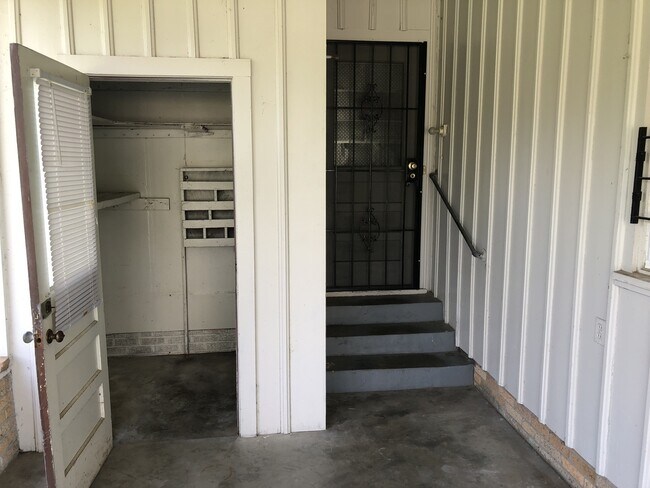 Photo - 1914 S Van Buren St