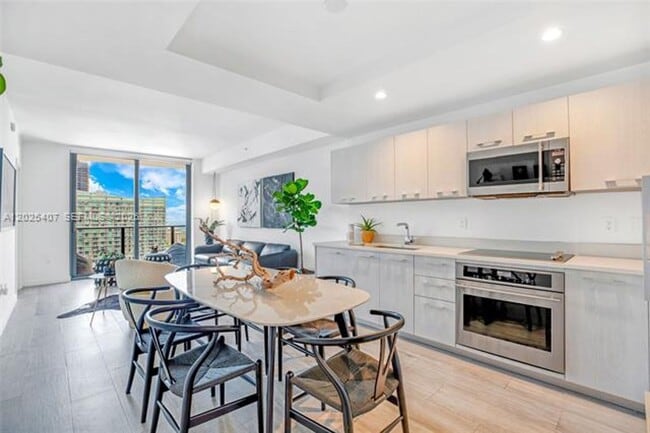 Photo - 55 SW 9th St Unidad 55 SW 9th St # 3205