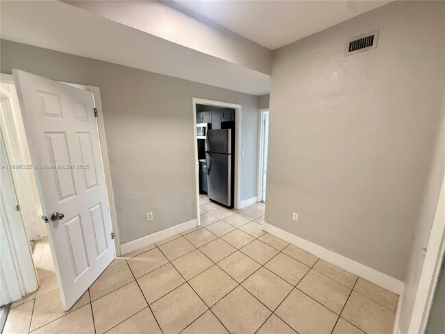 Photo - 301 SW 10th Ave Unidad 3