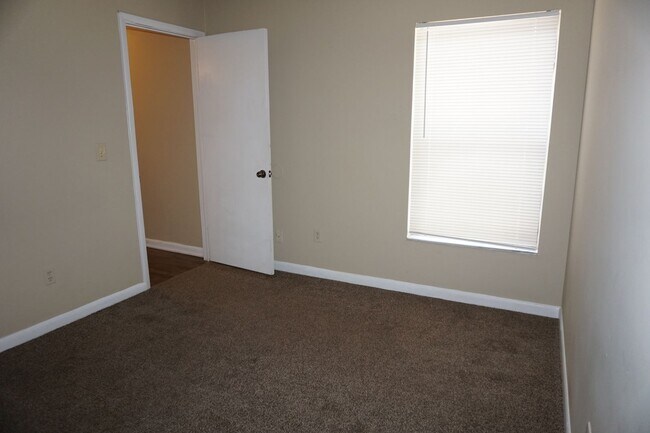 Photo - Whispering Pines 2/2 close to NAS Jax