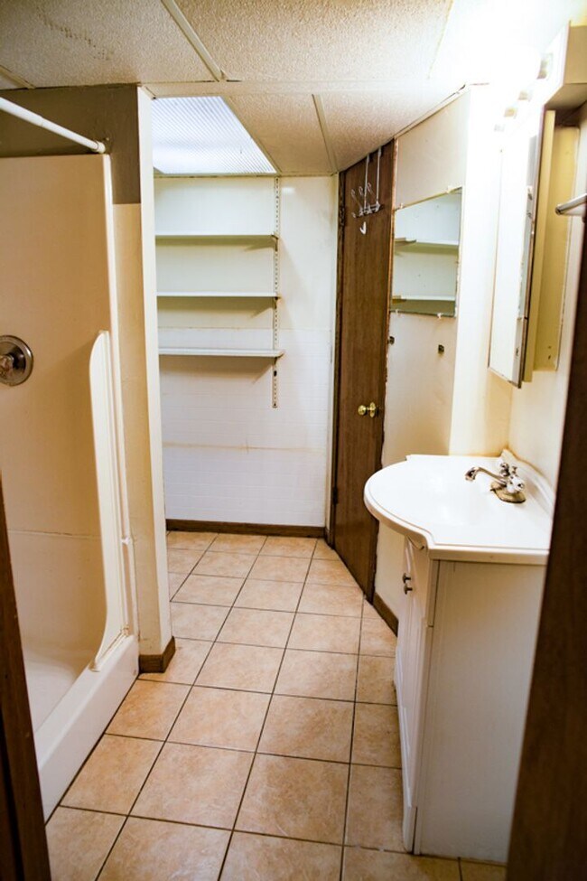 Photo - 5 Bed 2 Bath Como House Available September 2026