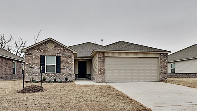 Building Photo - Very nice 3 Bedroom 2 Bath Home in Yukon S...
