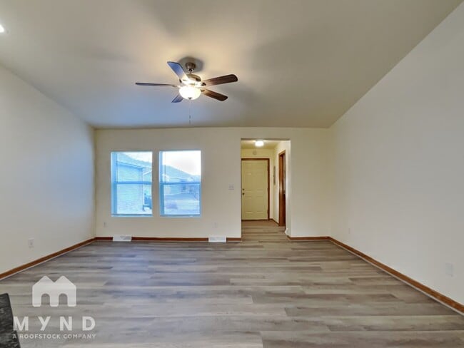 Photo - 602 Carriage Dr