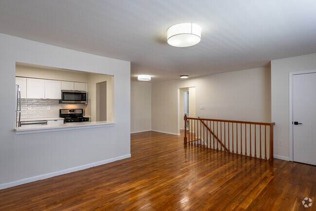 1BR, 1BA - 730SF