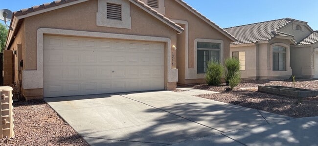 Photo - Beautiful 3 bed, 2 bath home in convenient El Mirage neighborhood!