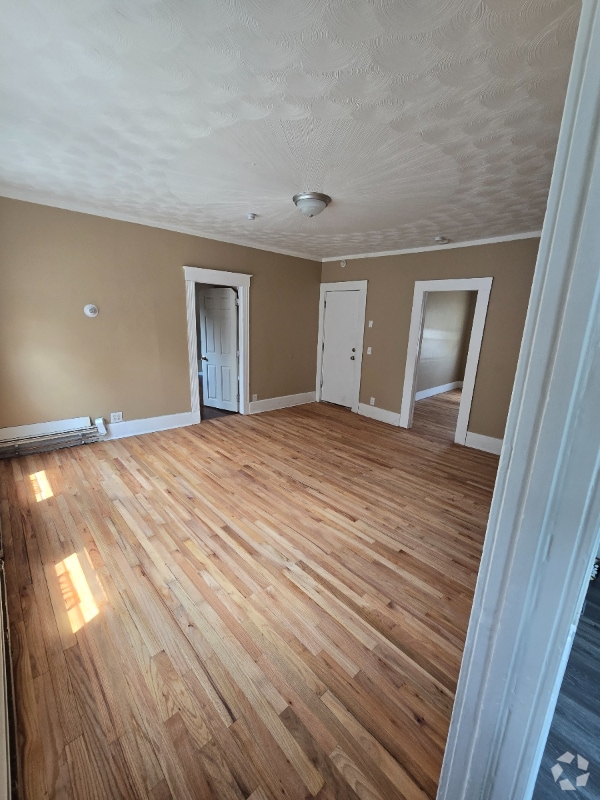 Building Photo - 94 Glen St Rental
