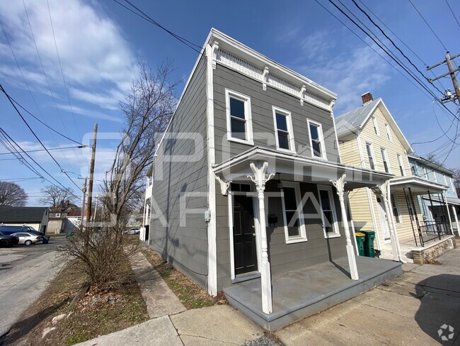 Building Photo - 26 N Franklin St Rental