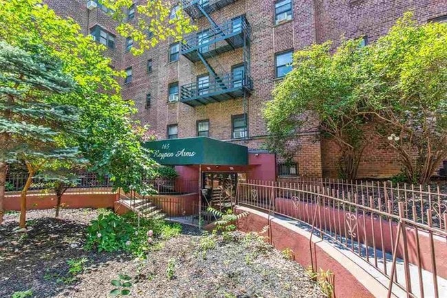 Elevator Building - 165 Vroom St Unit 311