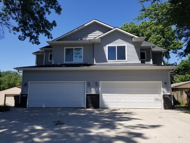 Building Photo - 1036 66th St Unit 1036.5