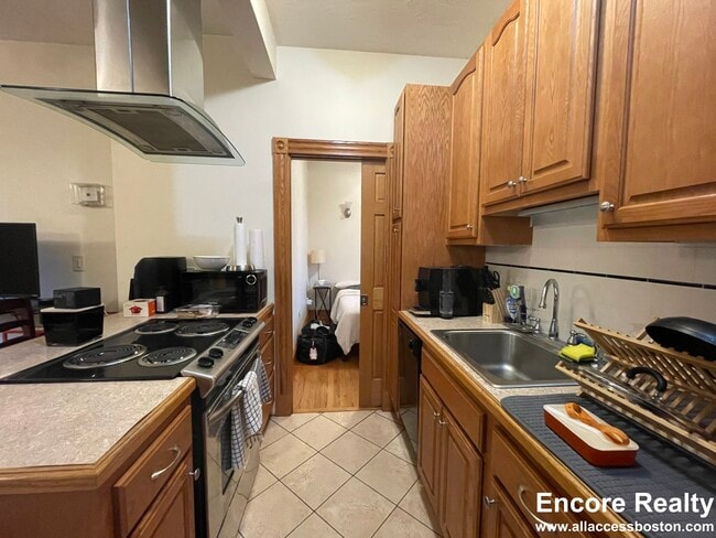 Building Photo - 66 Pinckney St